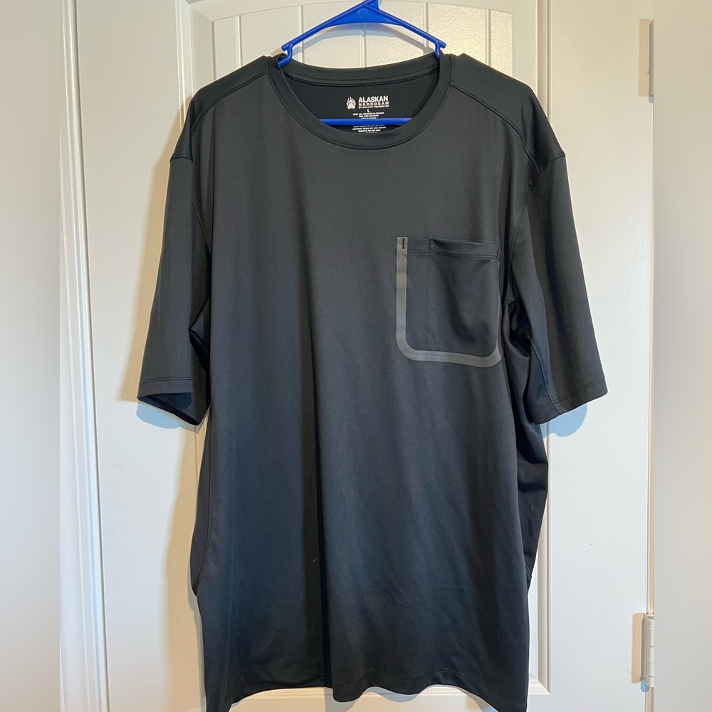 Duluth Trading Co Alaskan Hardgear Dark Gray Short Sleeve Tee with Pocket